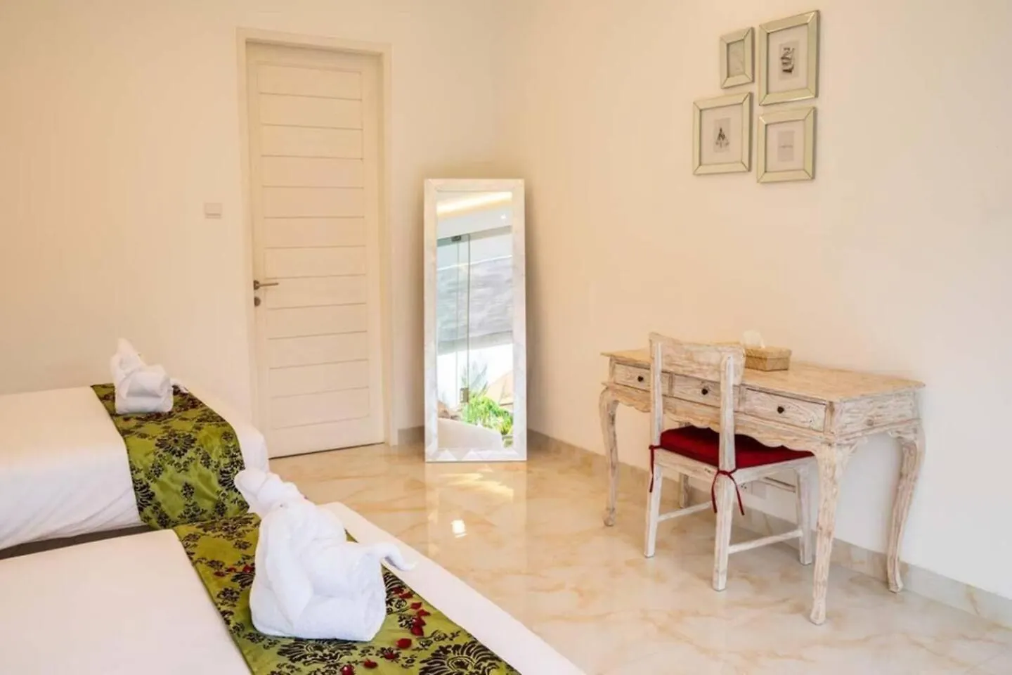 فيلة Fantastic 3 Bed Villa, Walk To Beach, Sunny Pool سمينياك
