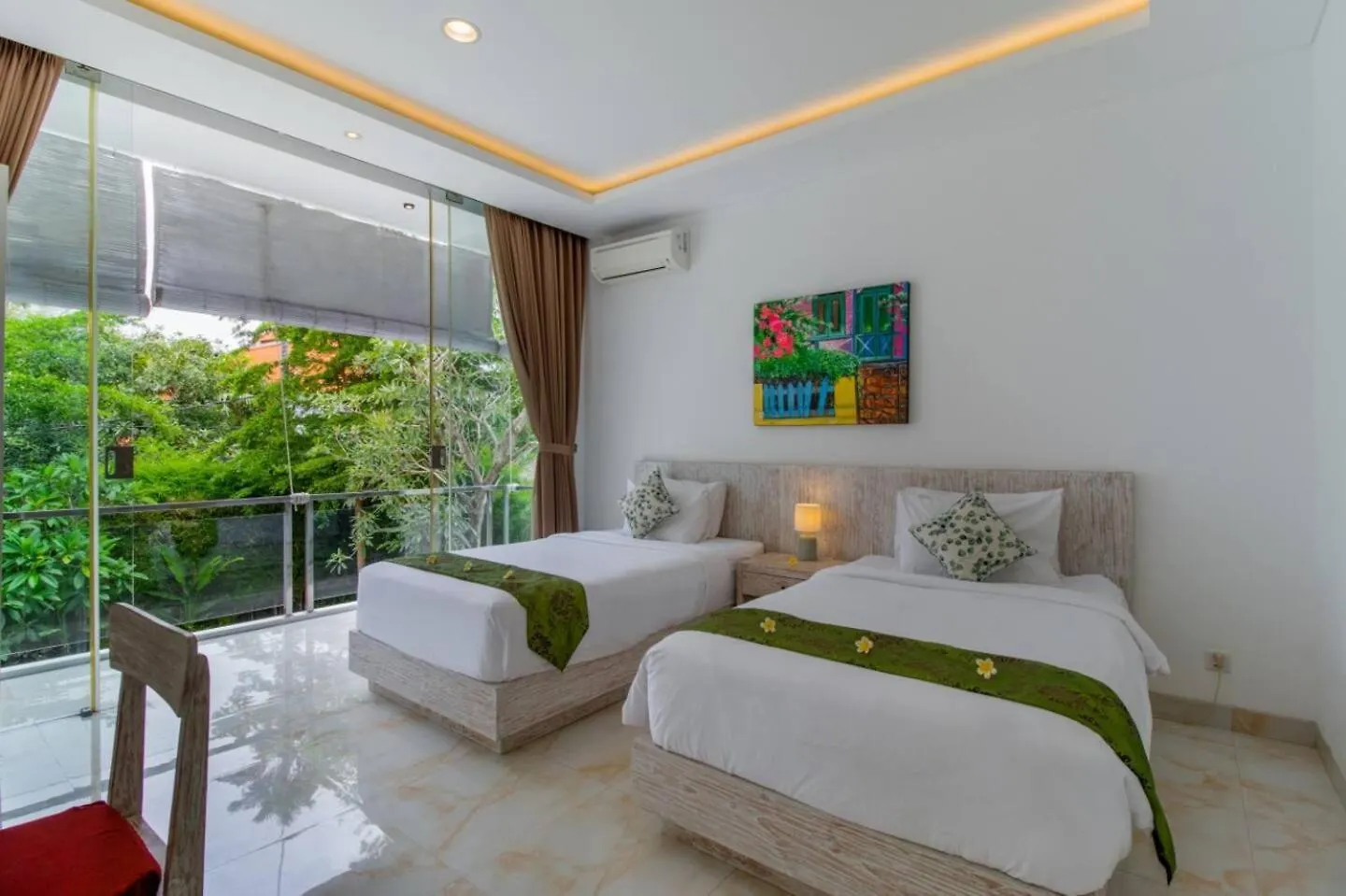 Fantastic 3 Bed Villa, Walk To Beach, Sunny Pool سمينياك