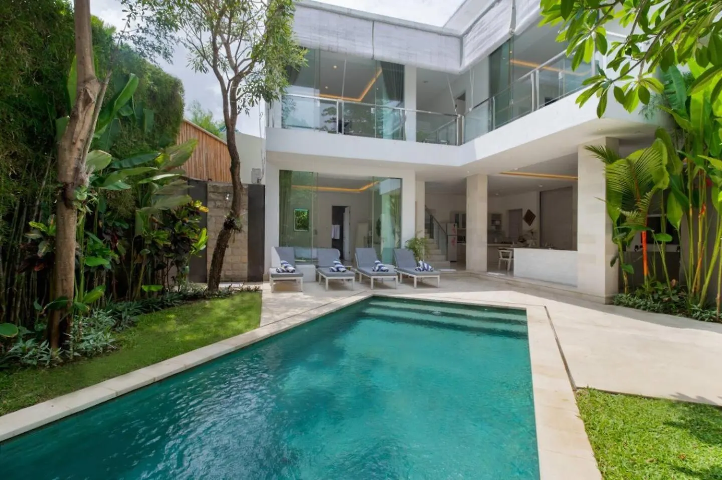 فيلة Fantastic 3 Bed Villa, Walk To Beach, Sunny Pool سمينياك
