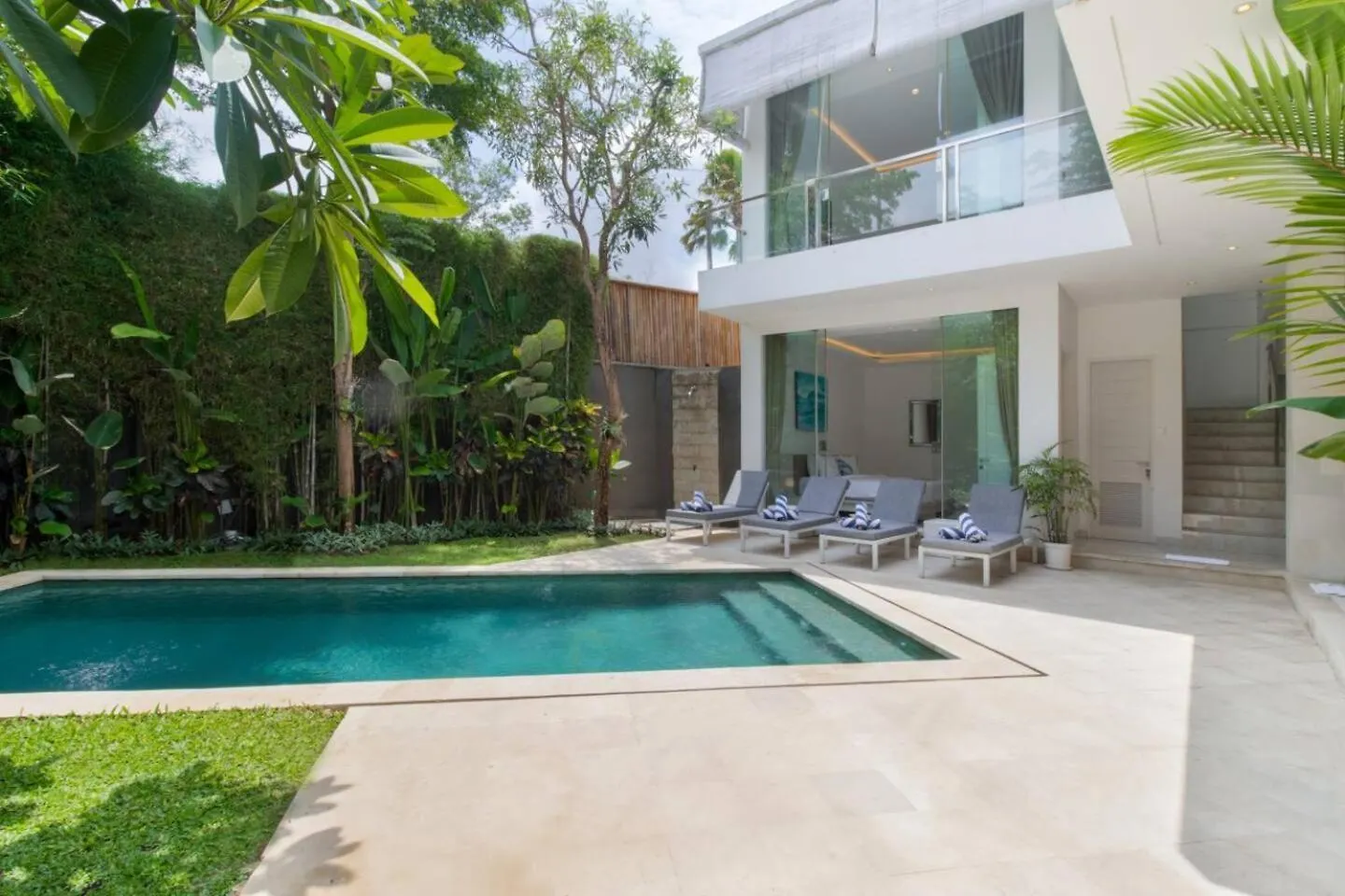 Fantastic 3 Bed Villa, Walk To Beach, Sunny Pool سمينياك فيلة