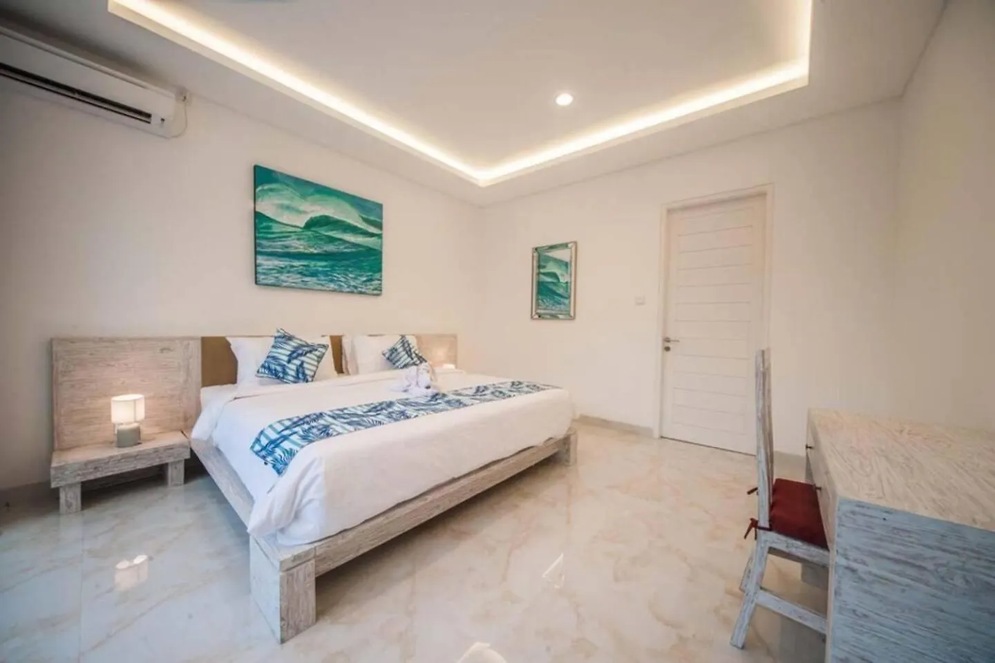 Fantastic 3 Bed Villa, Walk To Beach, Sunny Pool سمينياك إندونيسيا