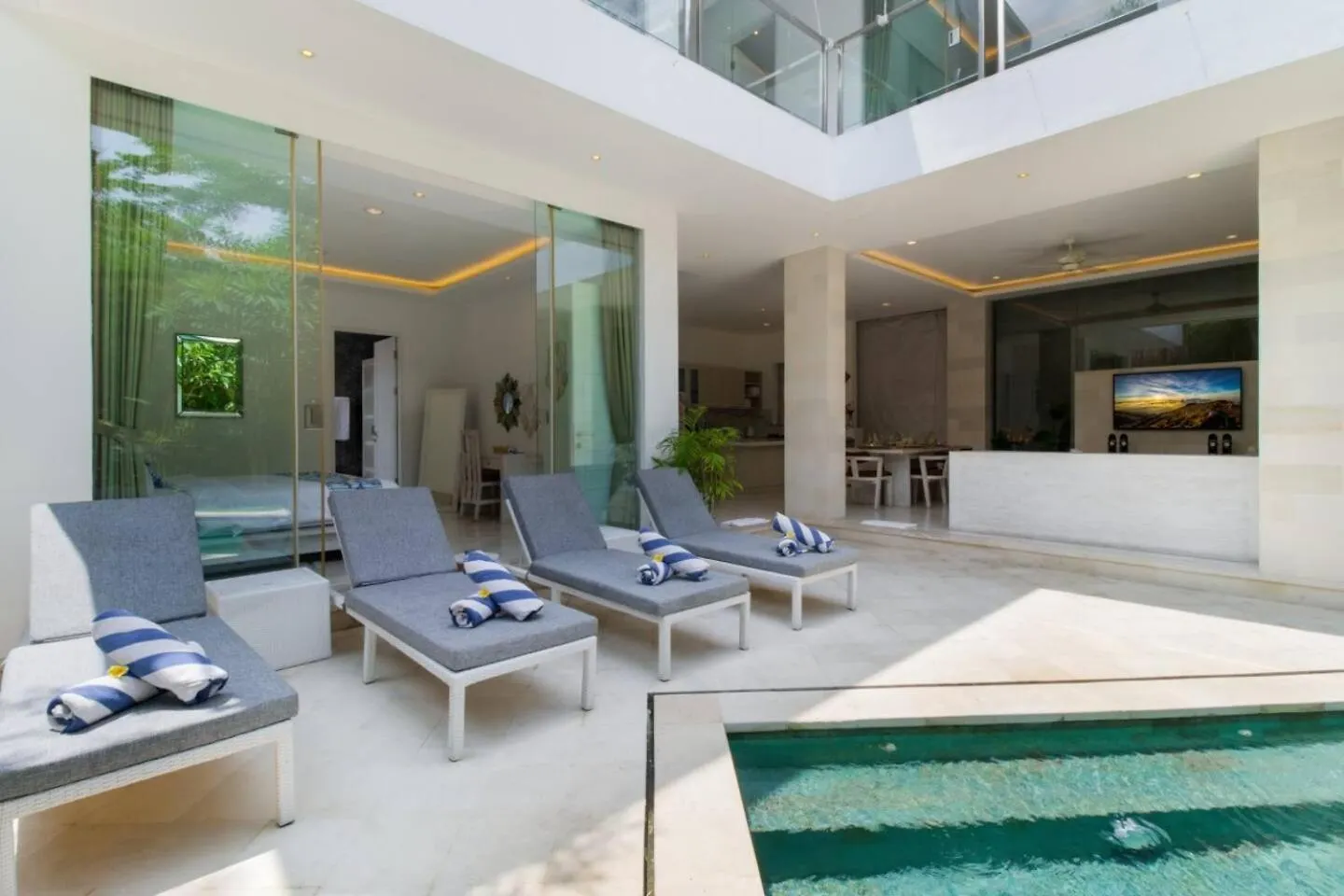 فيلة Fantastic 3 Bed Villa, Walk To Beach, Sunny Pool سمينياك