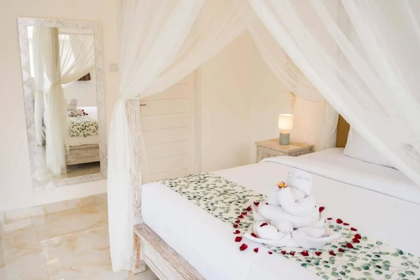Fantastic 3 Bed Villa, Walk To Beach, Sunny Pool سمينياك