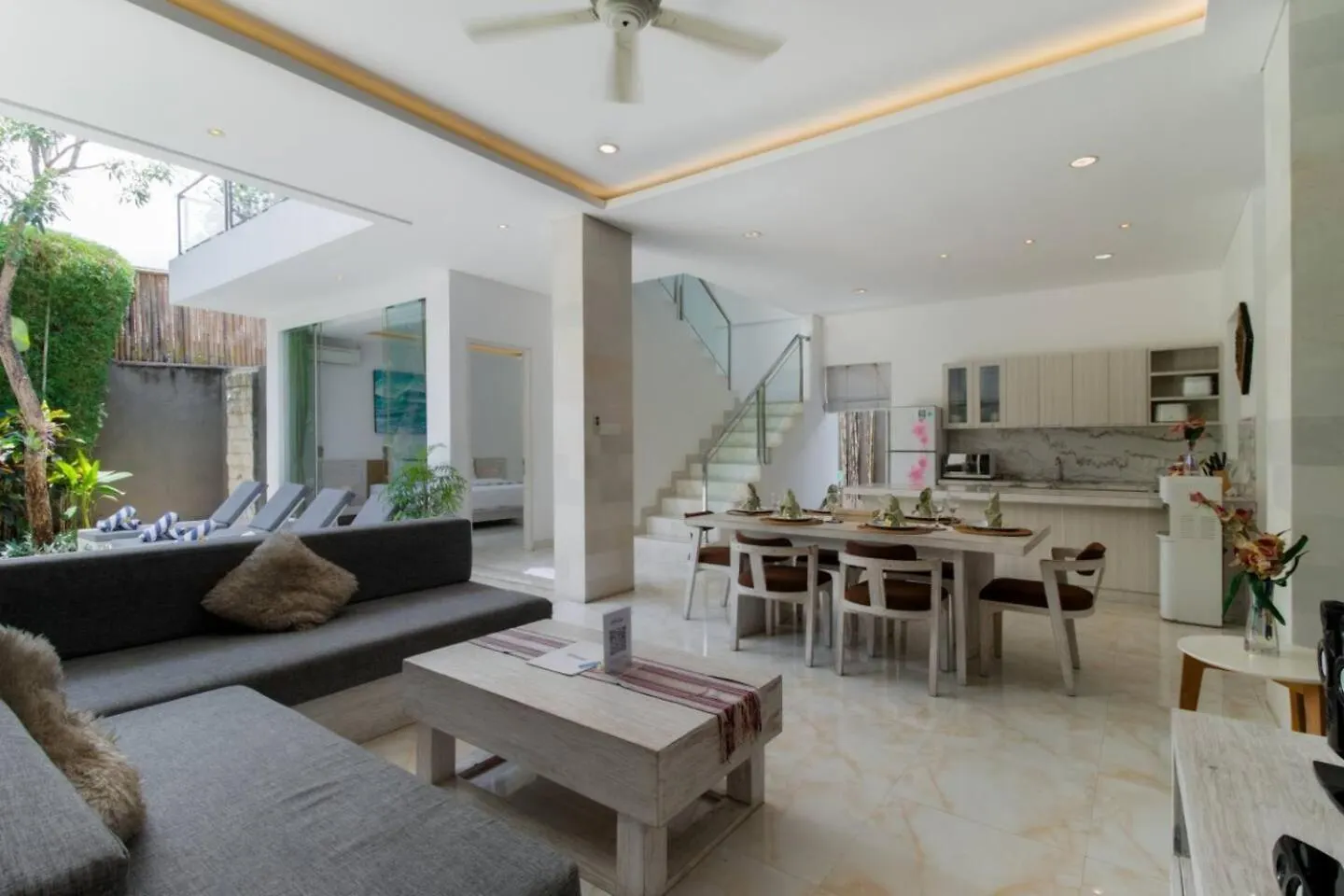 Fantastic 3 Bed Villa, Walk To Beach, Sunny Pool سمينياك