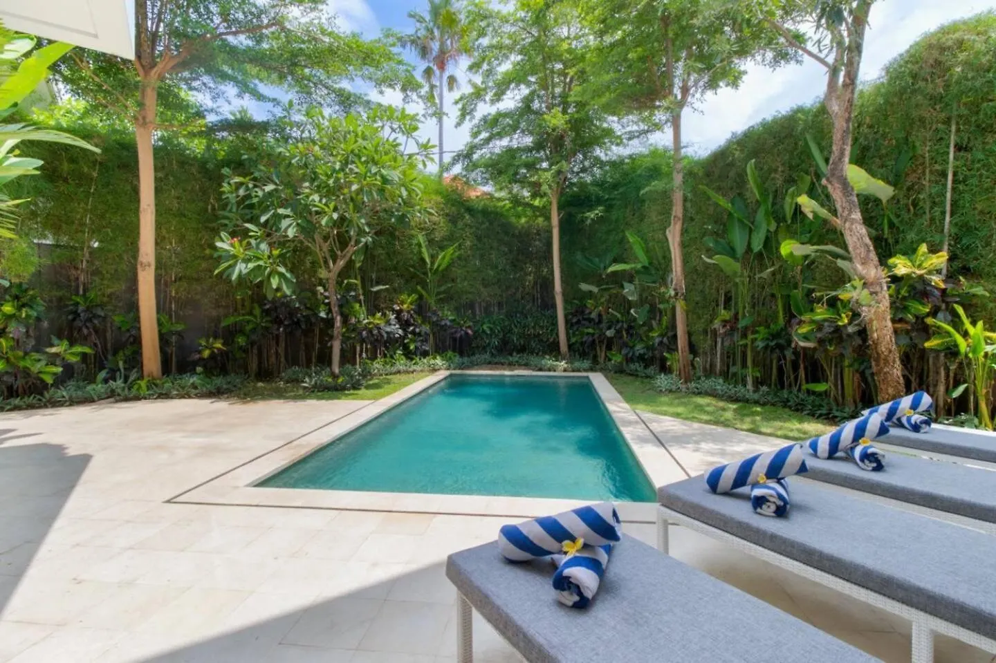 Fantastic 3 Bed Villa, Walk To Beach, Sunny Pool سمينياك