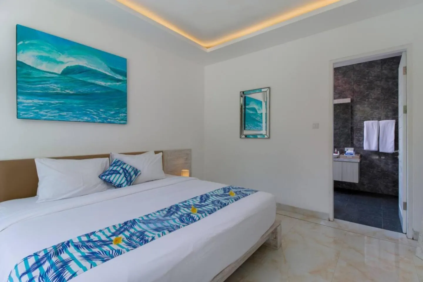 Fantastic 3 Bed Villa, Walk To Beach, Sunny Pool Seminyak