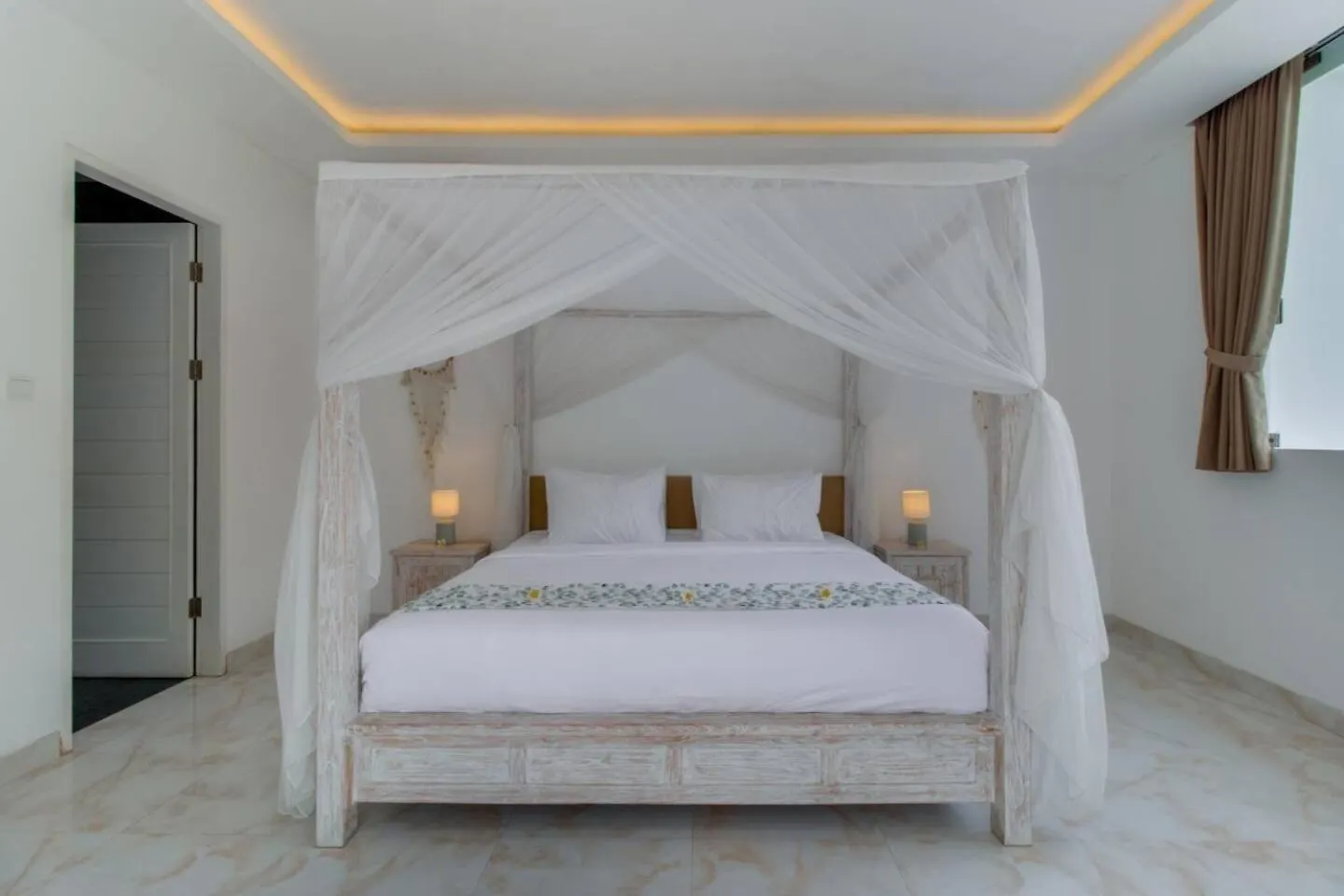 Fantastic 3 Bed Villa, Walk To Beach, Sunny Pool Seminyak Villa