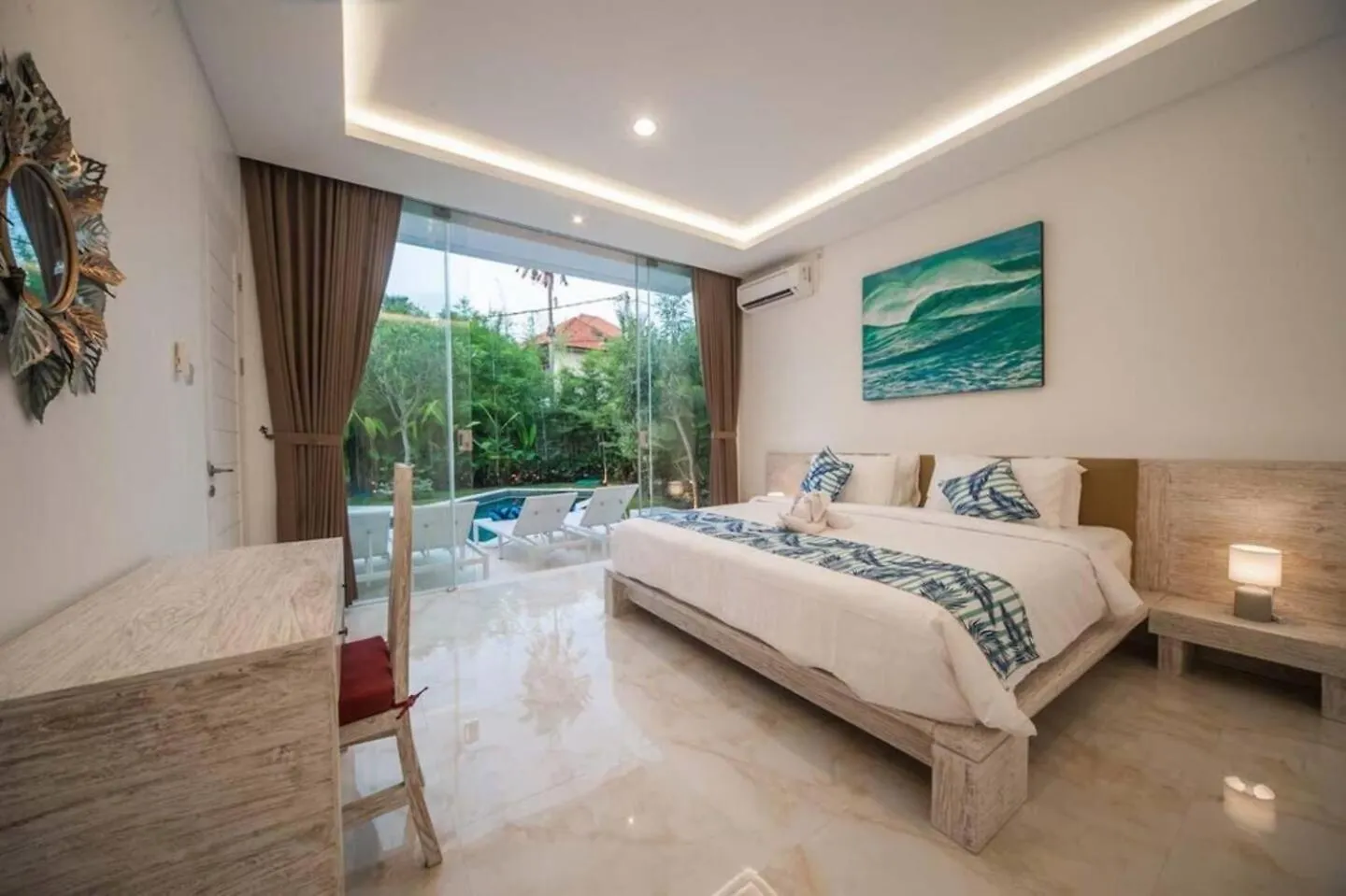 Fantastic 3 Bed Villa, Walk To Beach, Sunny Pool Seminyak Villa