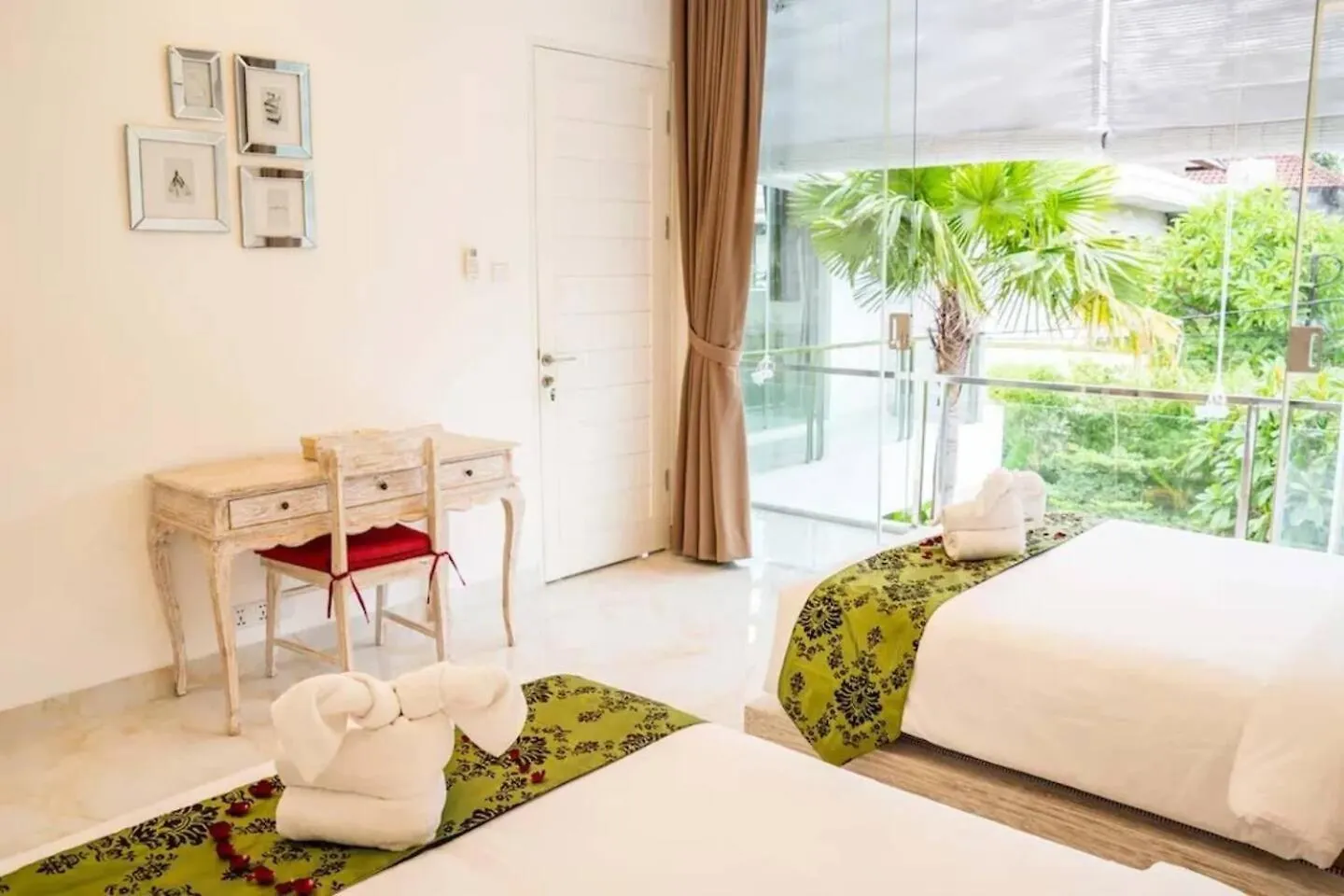 Villa Fantastic 3 Bed Villa, Walk To Beach, Sunny Pool Seminyak Indonésia